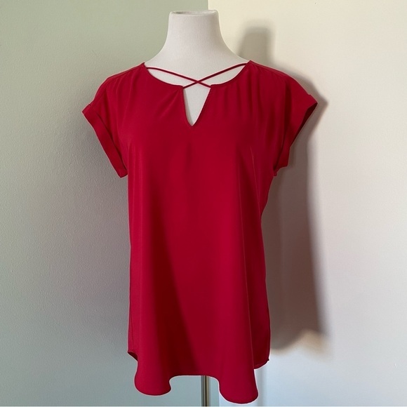 Express Women’s Short Sleeved Criss Cross Neck Red Blouse Size M - Picture 2 of 9
